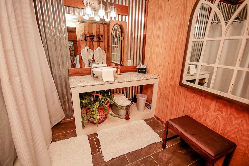 Cora's Cabins The Tree House Cabin 12