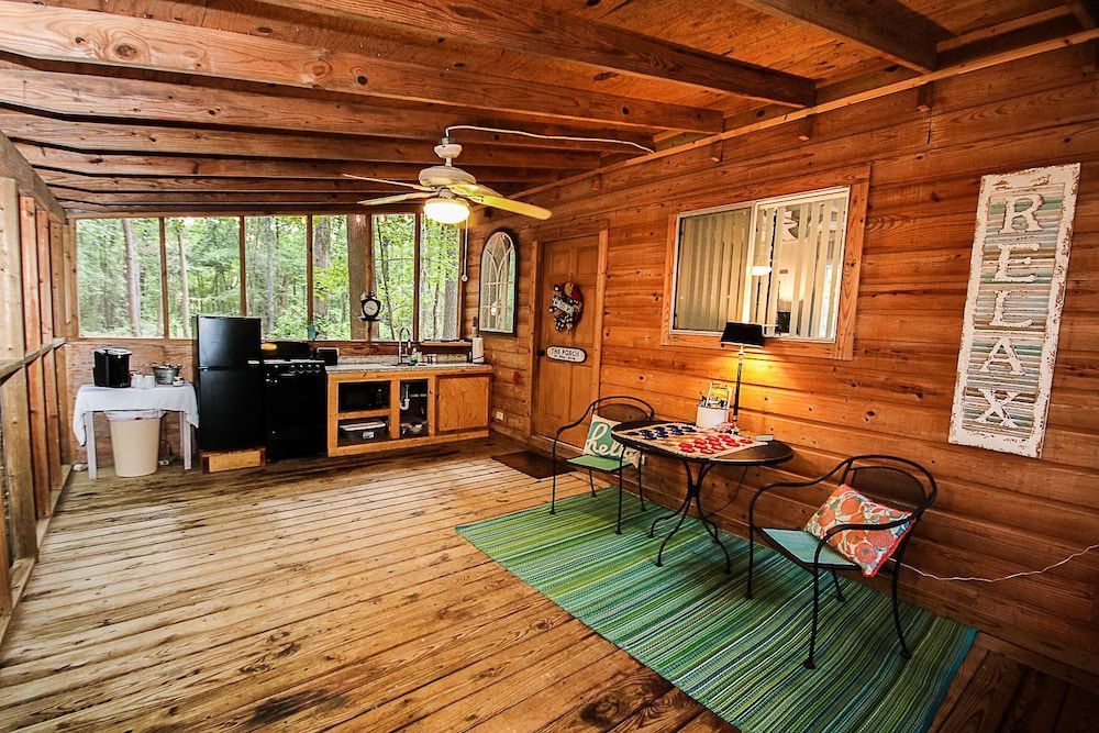 Cora's Cabins Lazy Squirrel Cabin 10