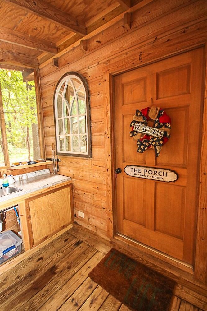 Cora's Cabins Lazy Squirrel Cabin 6