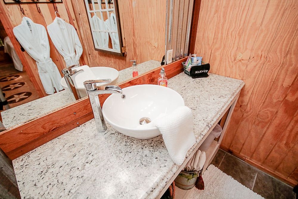 Cora's Cabins The Tree House Cabin 9