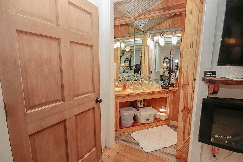 Cora's Cabins Lazy Squirrel Cabin 7