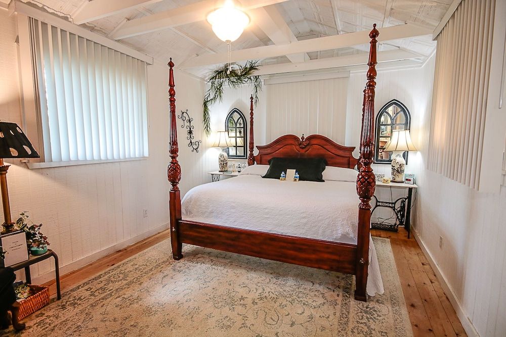 Cora's Cabins Lazy Squirrel Cabin 3