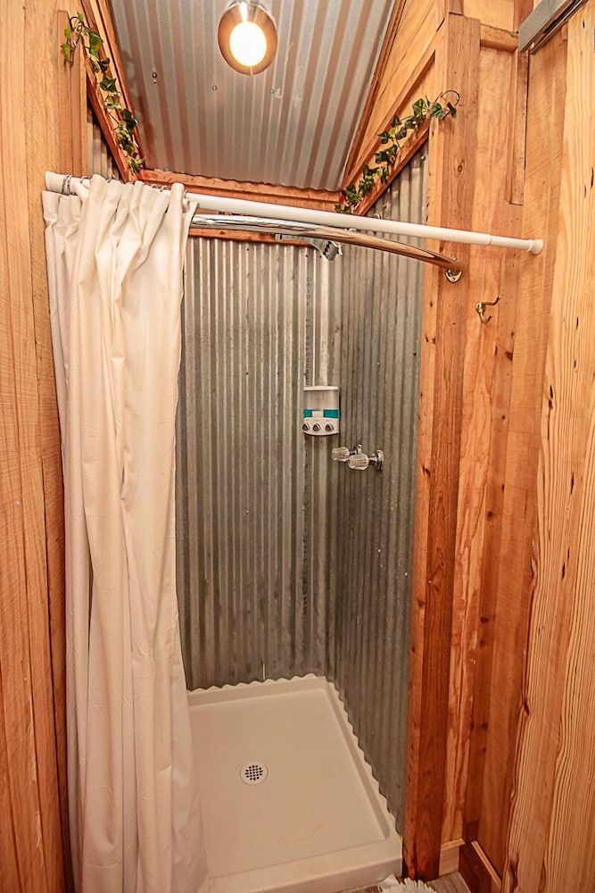 Cora's Cabins Lazy Squirrel Cabin 9