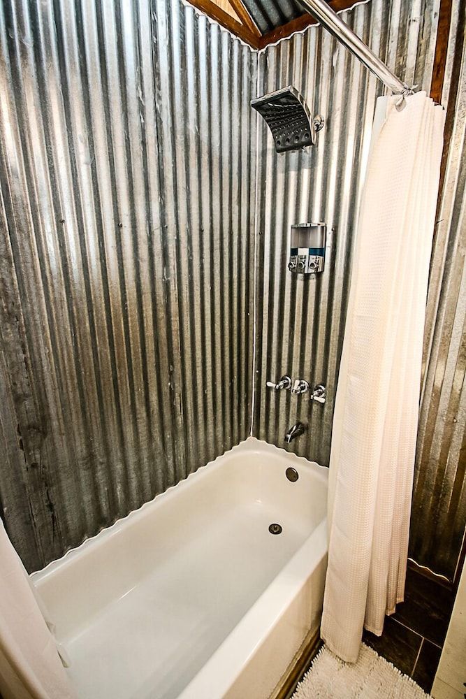 Cora's Cabins The Tree House Cabin 10