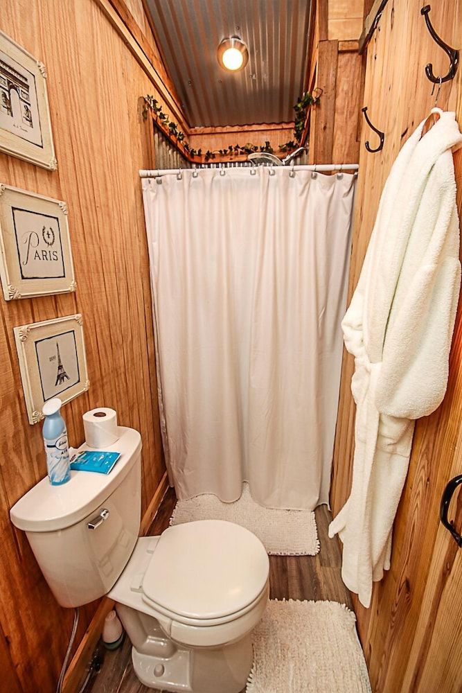 Cora's Cabins Lazy Squirrel Cabin 8