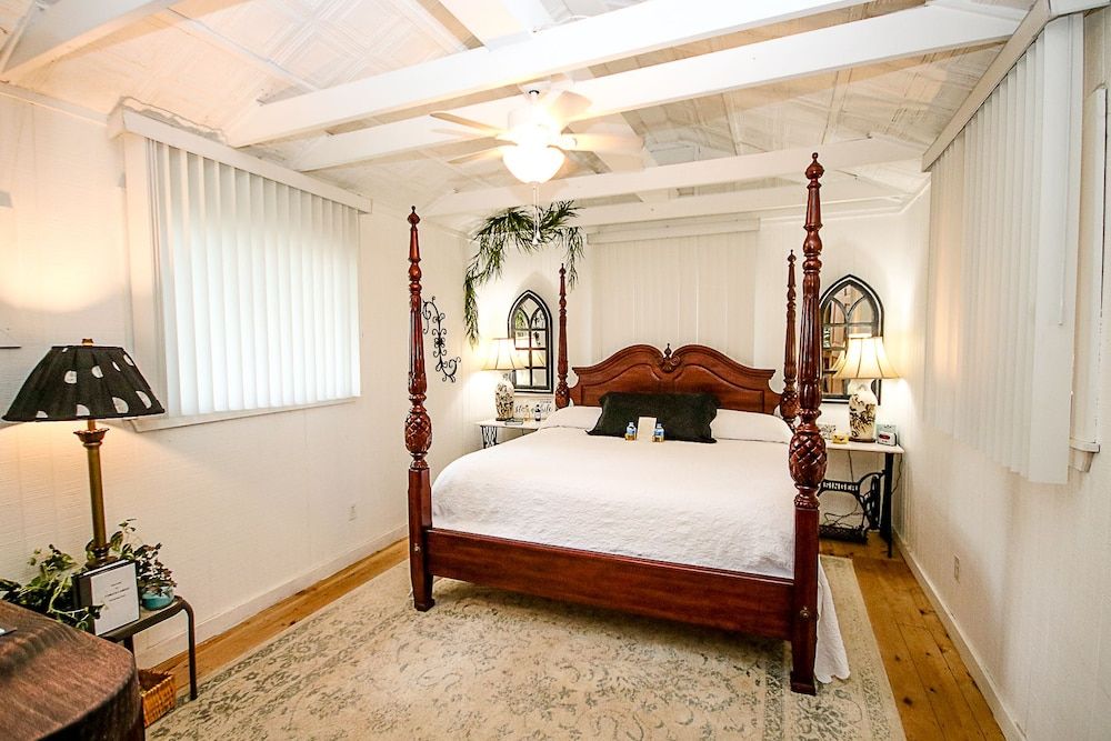 Cora's Cabins Lazy Squirrel Cabin