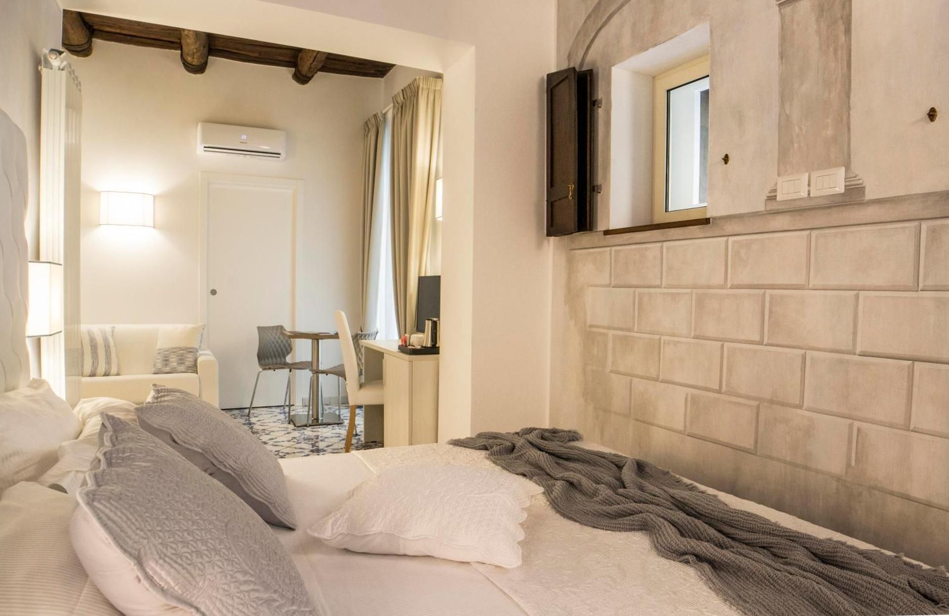 undefined Morelli Suite 7