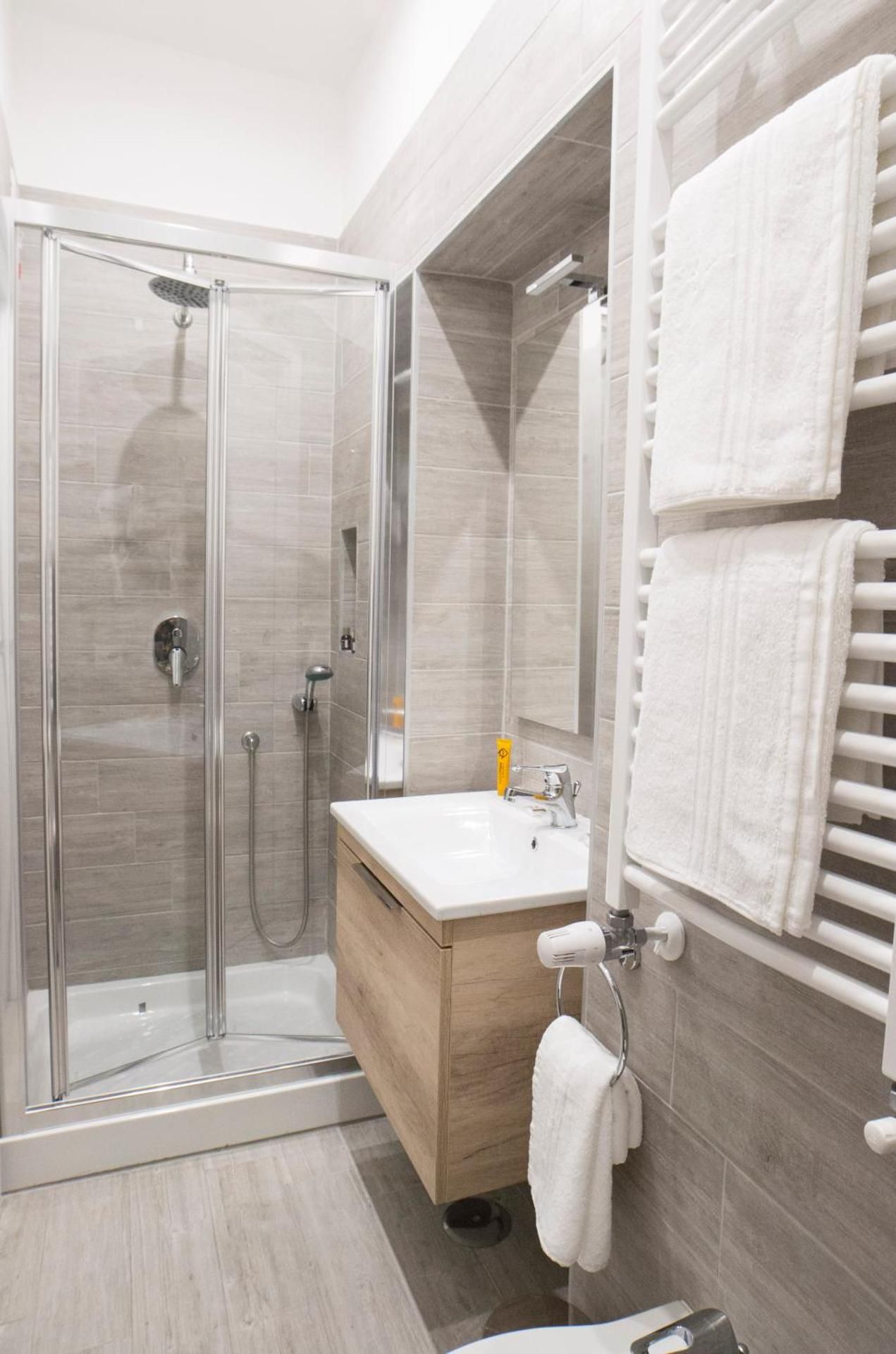 undefined Morelli Suite 9