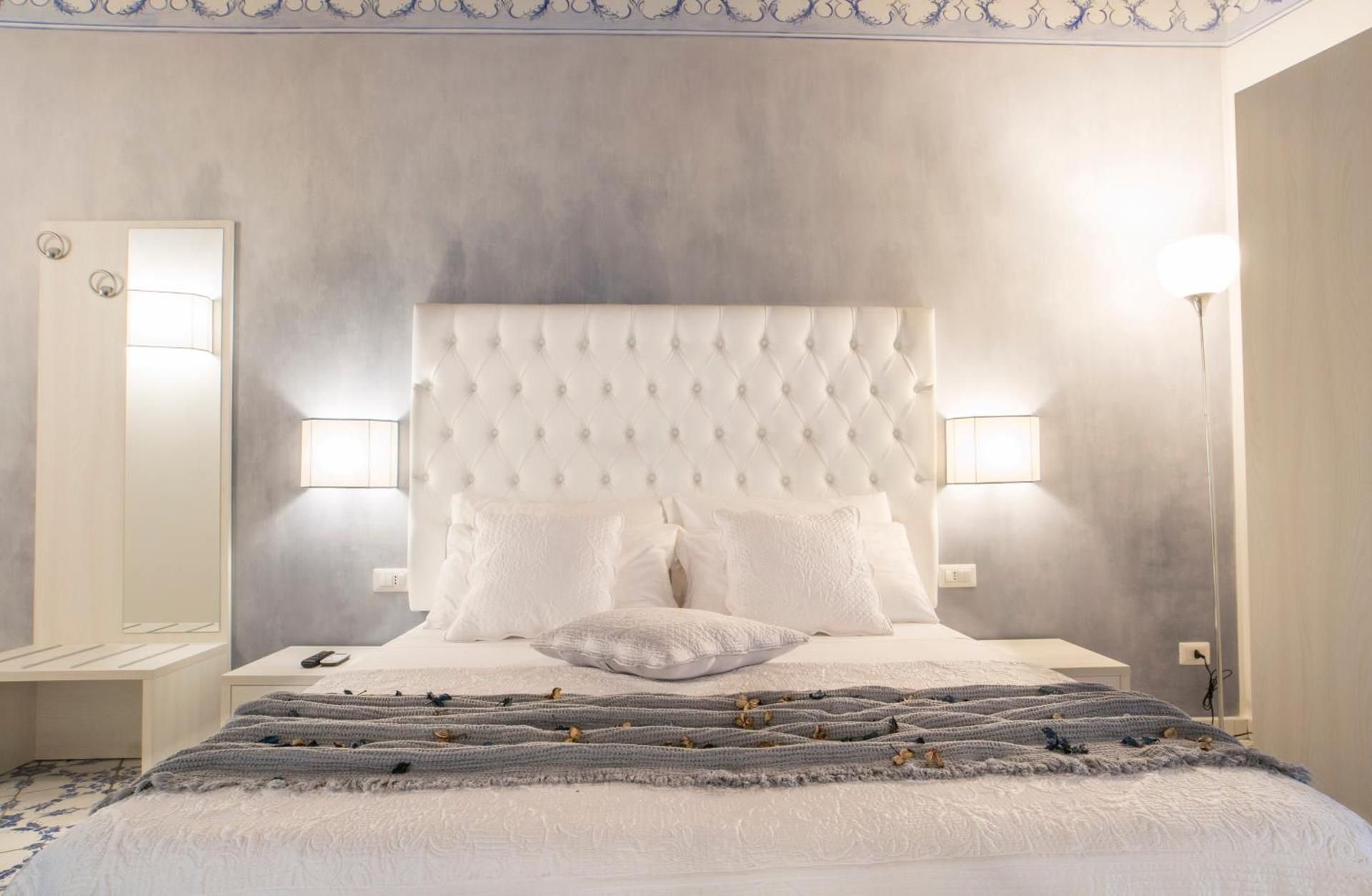 undefined Morelli Suite 8