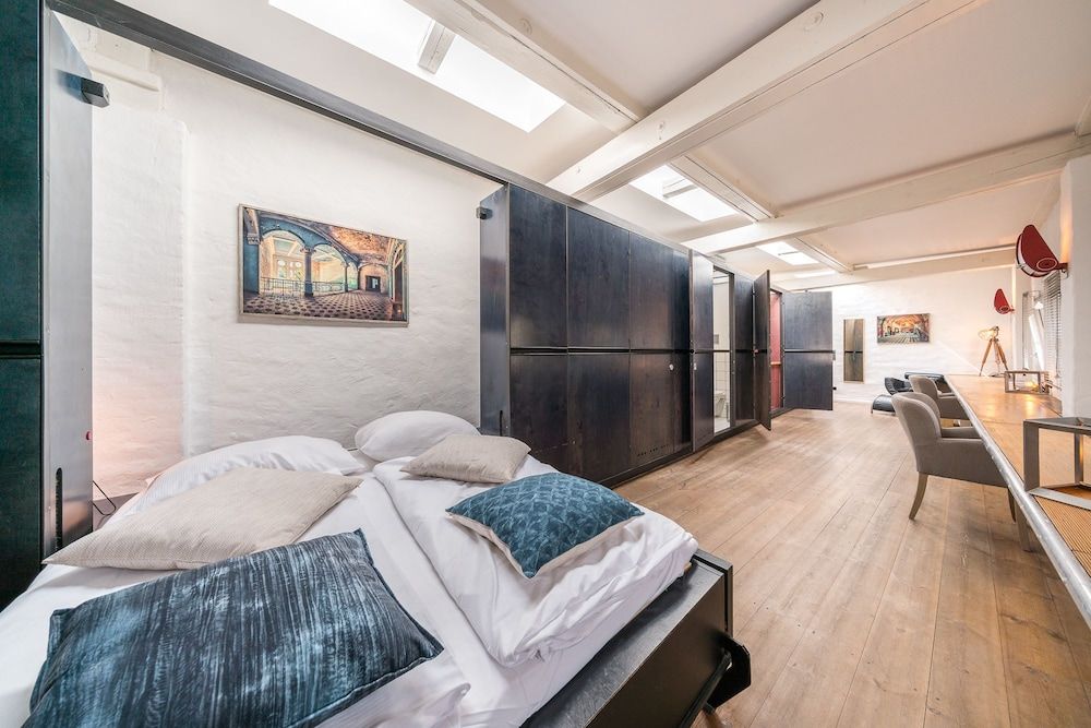 Apartment (Blauer Raum)