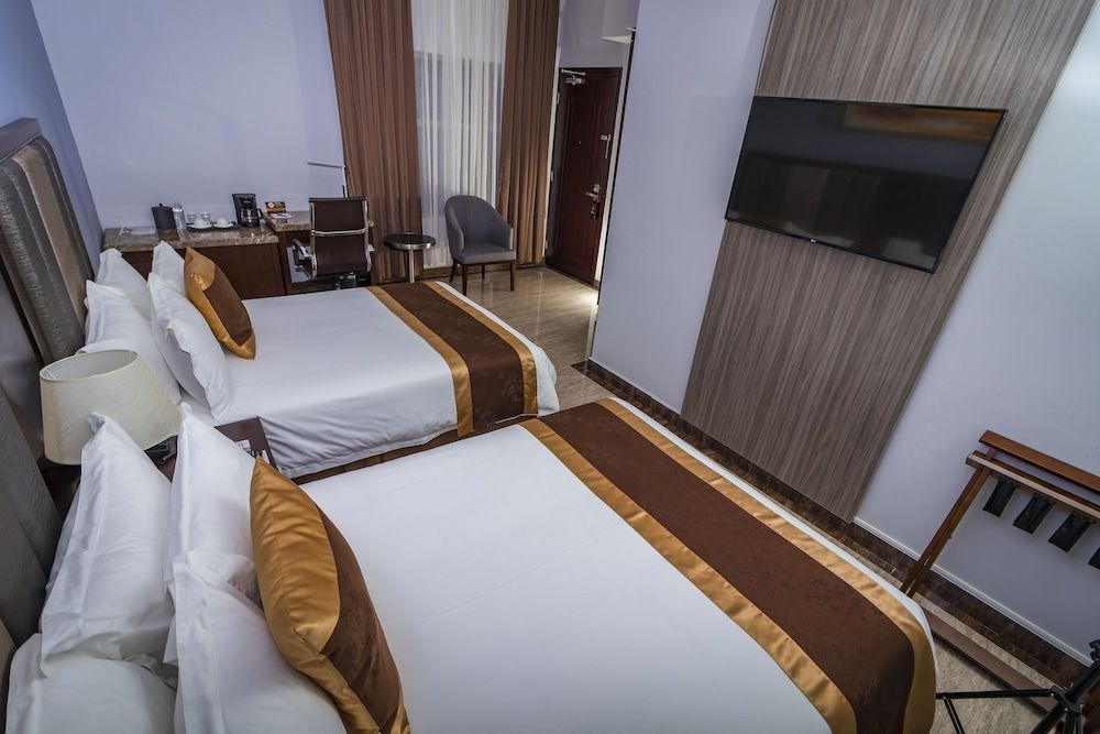 City Plaza Hotel & Suites Standard Room, 2 Double Beds, Non Smoking 2