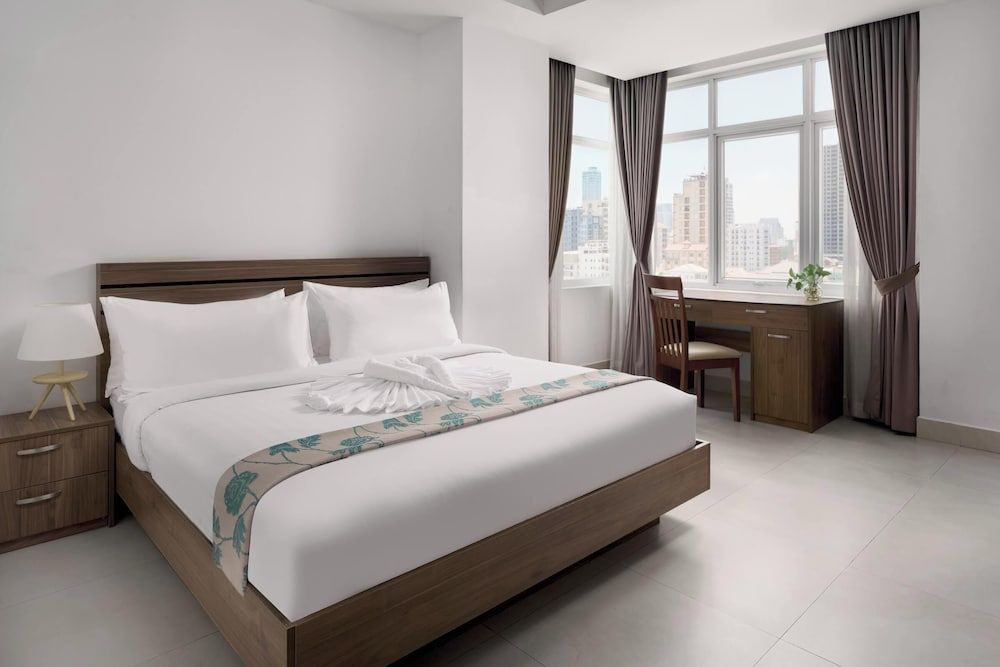 undefined Queen Mansion 6