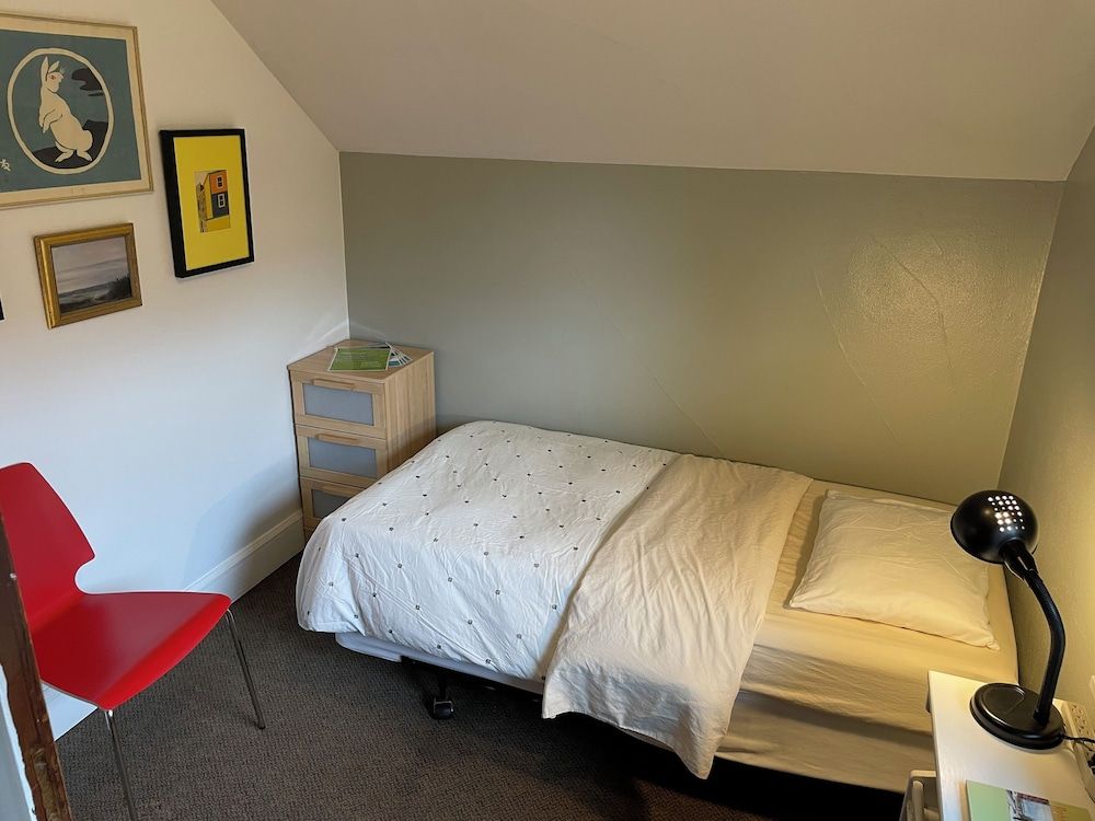 Portland International Guesthouse Economy Room 2 - Top Floor 8