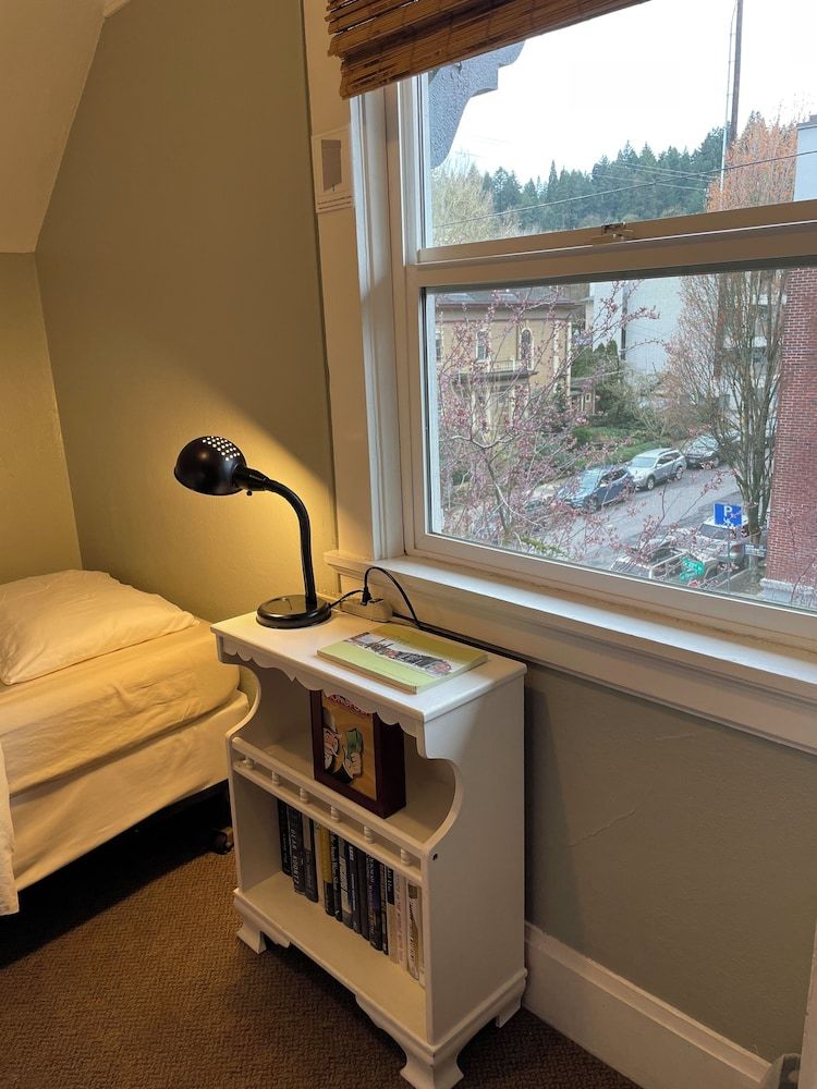 Portland International Guesthouse Economy Room 2 - Top Floor 16