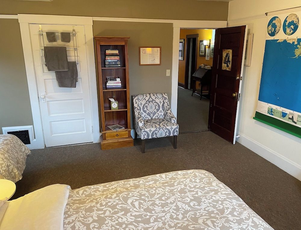 Portland International Guesthouse Double Room 4 Top floor 7