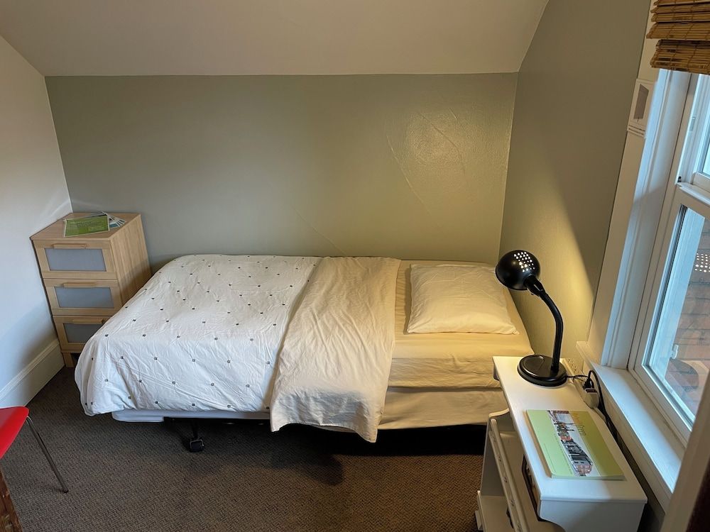 Portland International Guesthouse Economy Room 2 - Top Floor 9