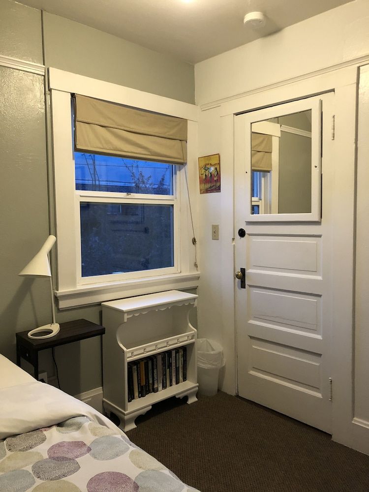 Portland International Guesthouse Economy Room 2 - Top Floor 12