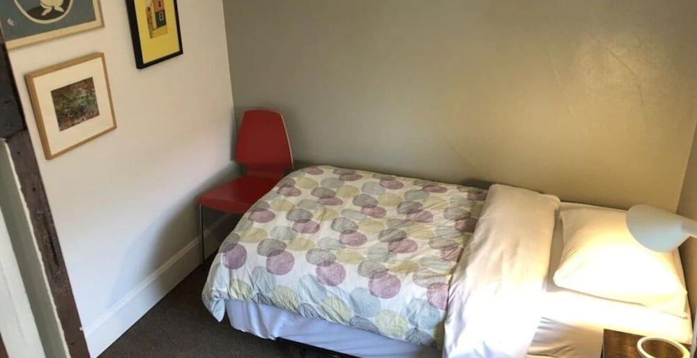 Portland International Guesthouse Economy Room 2 - Top Floor 4