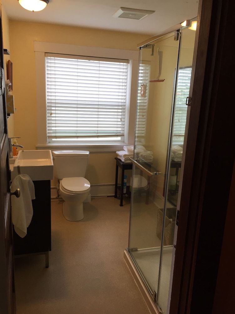 Portland International Guesthouse Economy Room 2 - Top Floor 10