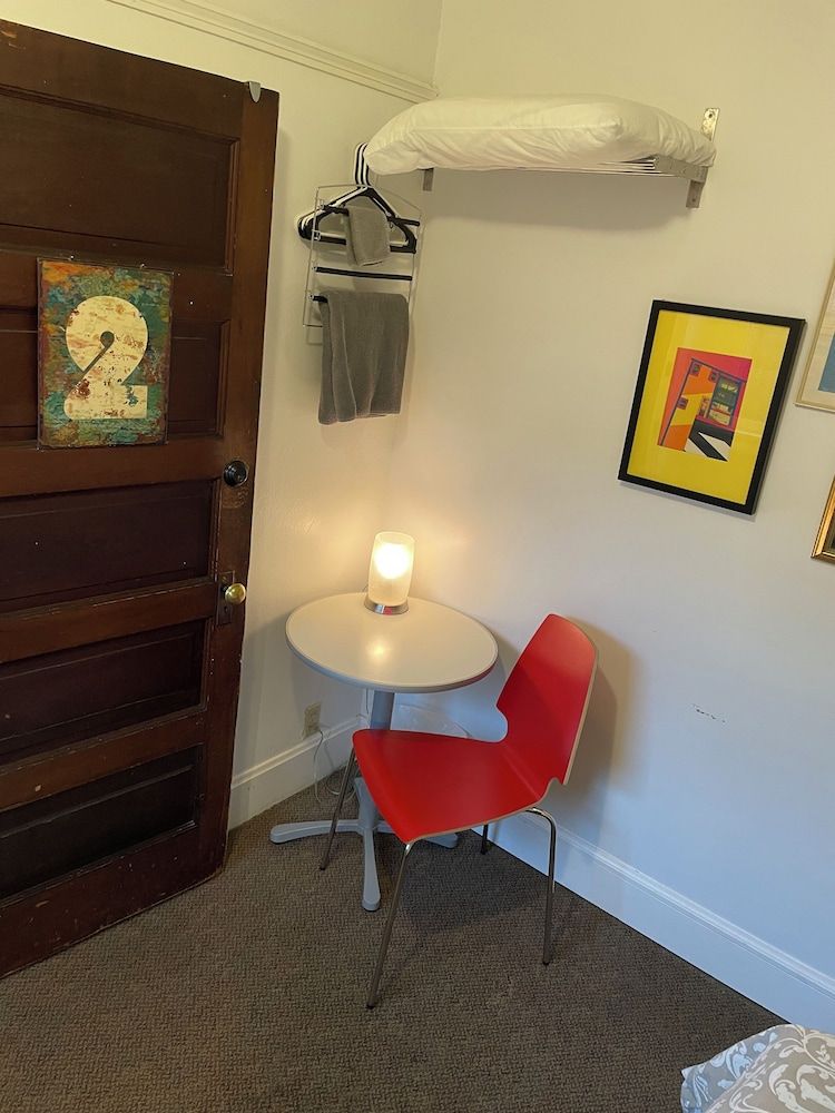 Portland International Guesthouse Economy Room 2 - Top Floor 14