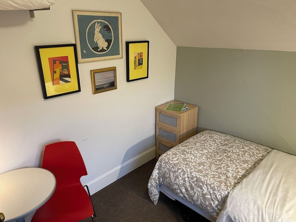 Portland International Guesthouse Economy Room 2 - Top Floor 6