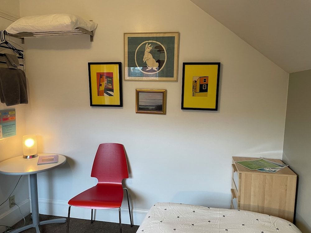 Portland International Guesthouse Economy Room 2 - Top Floor 7