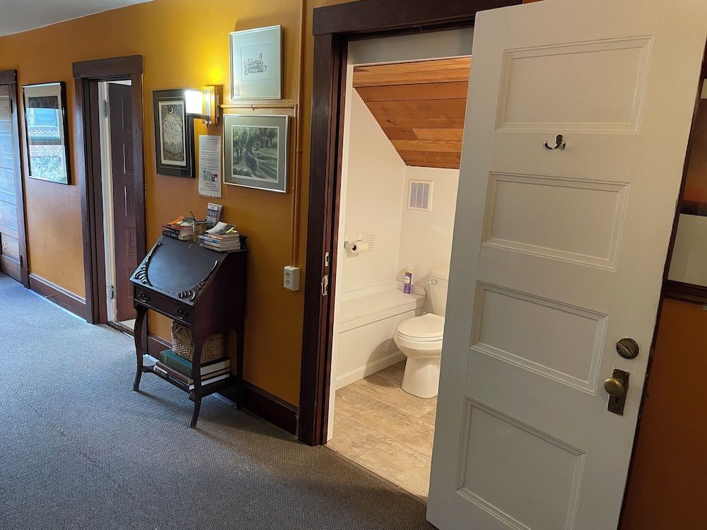 Portland International Guesthouse Economy Room 2 - Top Floor 17