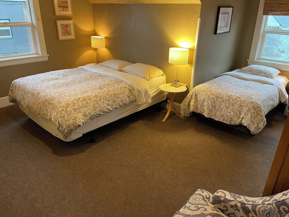 Portland International Guesthouse Double Room 4 Top floor 9