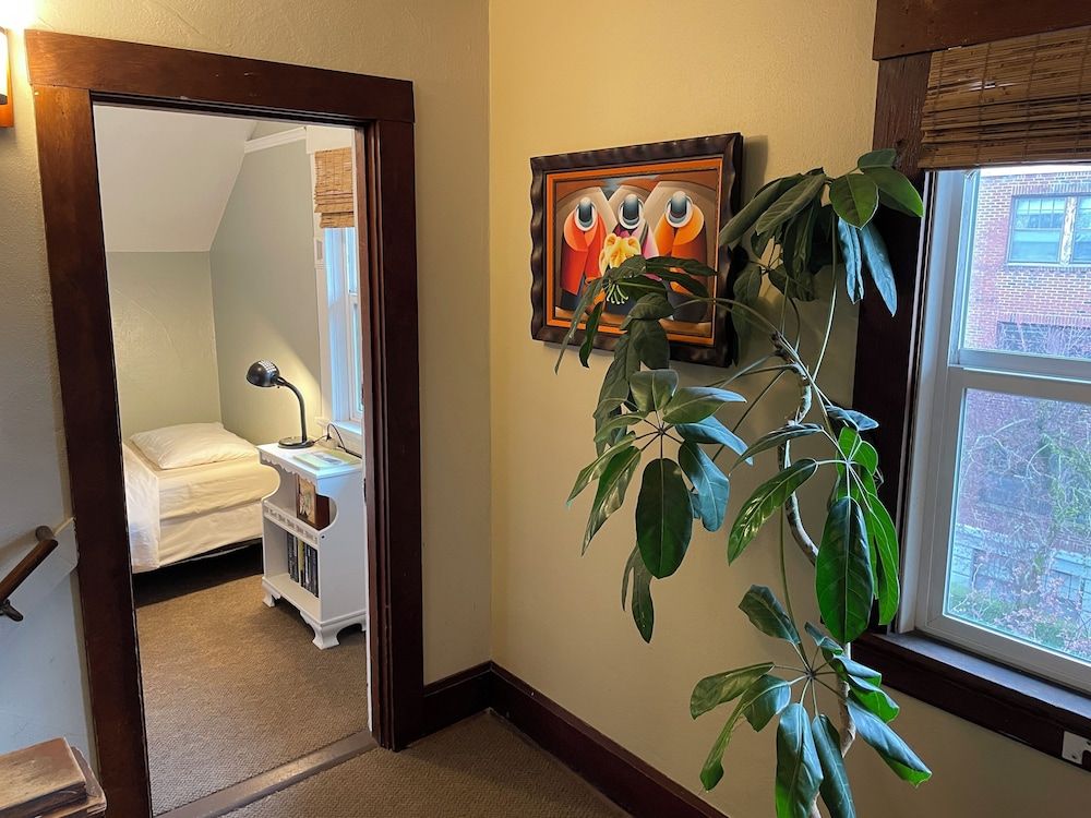 Portland International Guesthouse Economy Room 2 - Top Floor 15