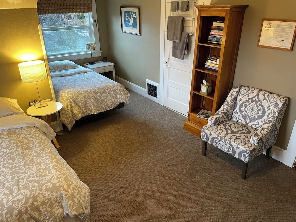 Portland International Guesthouse Double Room 4 Top floor 8