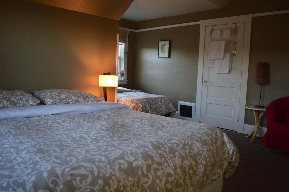 Portland International Guesthouse Double Room 4 Top floor 3