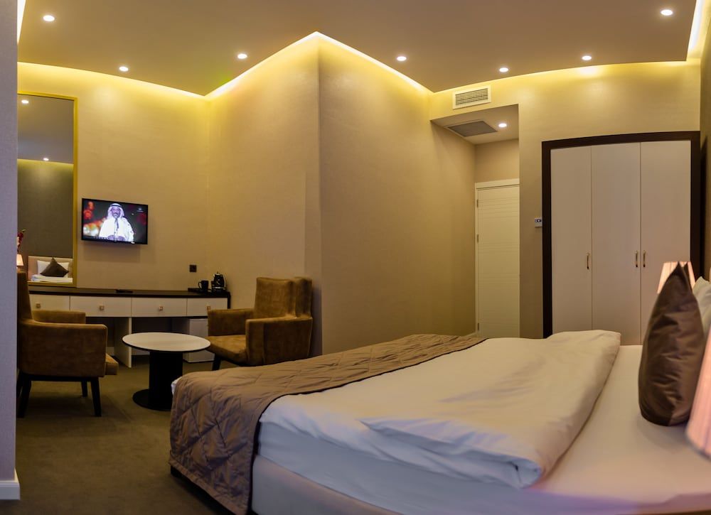 Aksent Hotel Standard Double Room, 1 King Bed 14