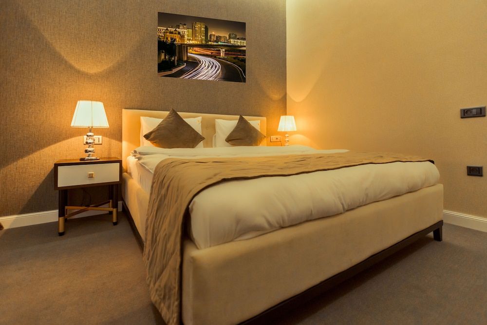 Aksent Hotel Standard Double Room, 1 King Bed 4