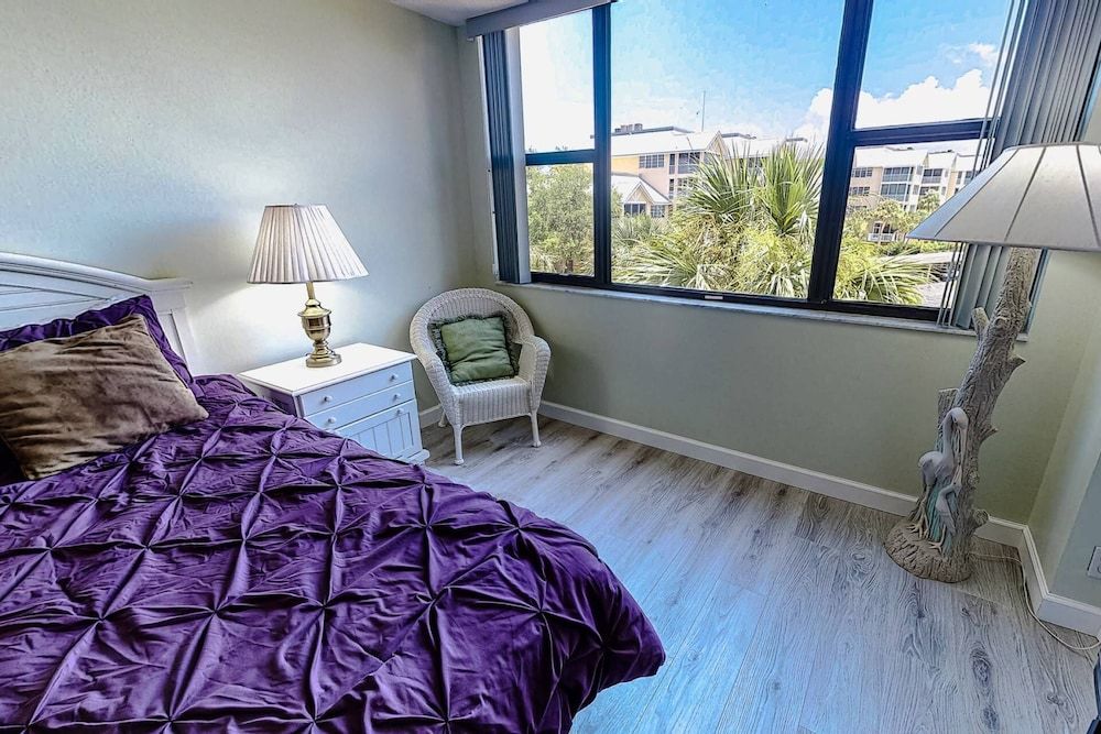Condo (Harbor Towers 2 Bedroom Bay View)