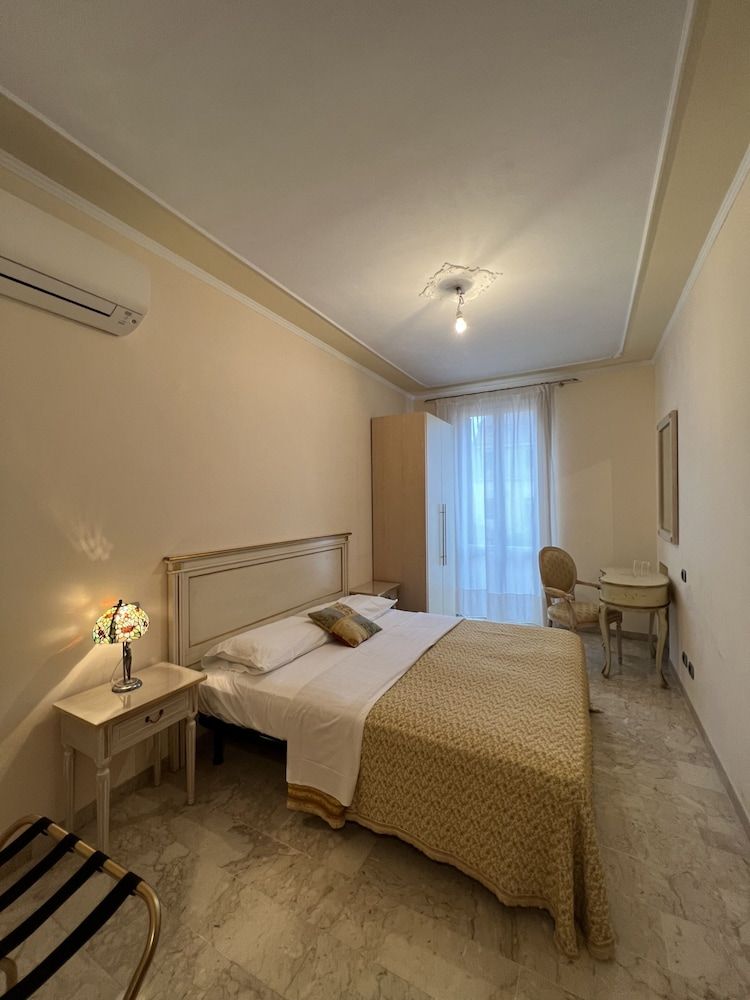 Angeles Inn Classic Double Room, 1 Queen Bed (External) 8