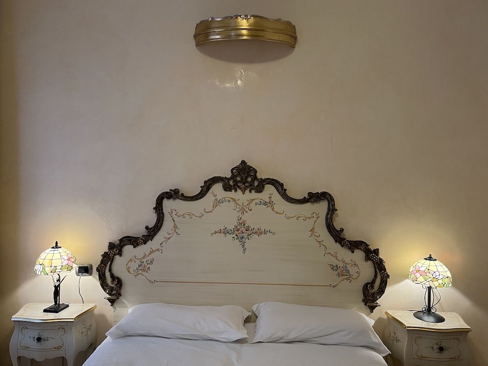 Angeles Inn Classic Double Room, 1 Queen Bed (External) 9