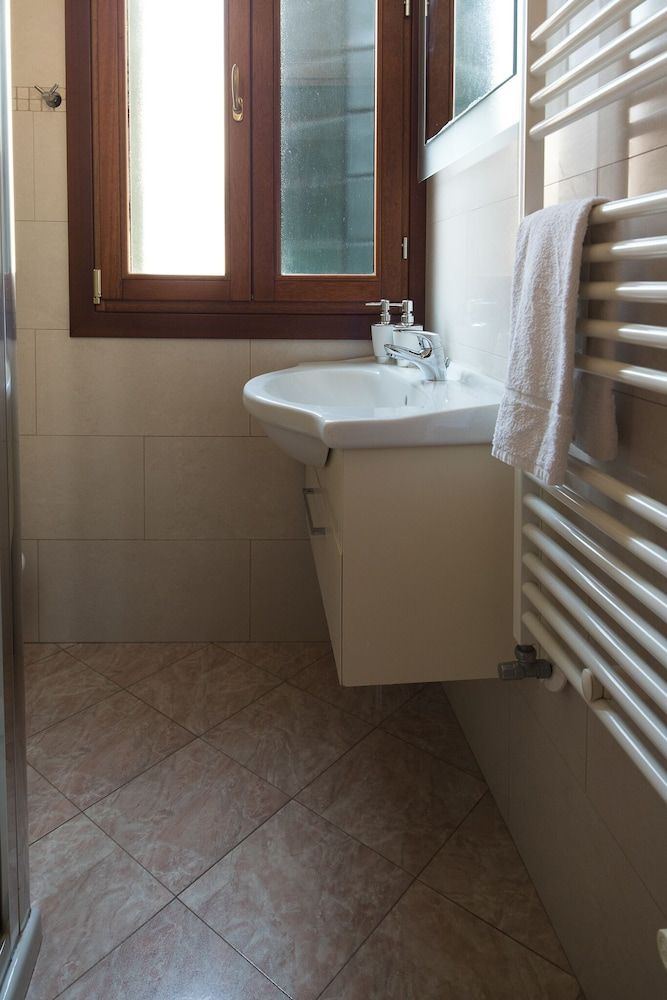 Angeles Inn Classic Double Room, 1 Queen Bed (External) 19