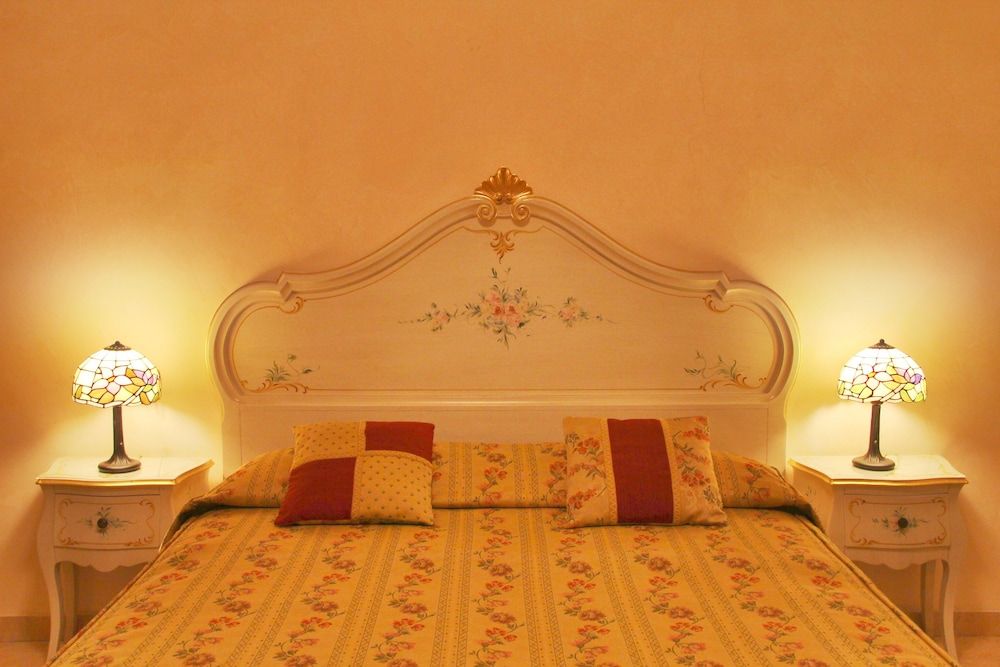 undefined Angeles Inn 3