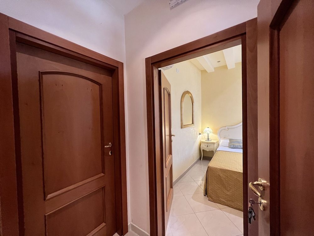 Angeles Inn Classic Double Room, 1 Queen Bed (External) 28