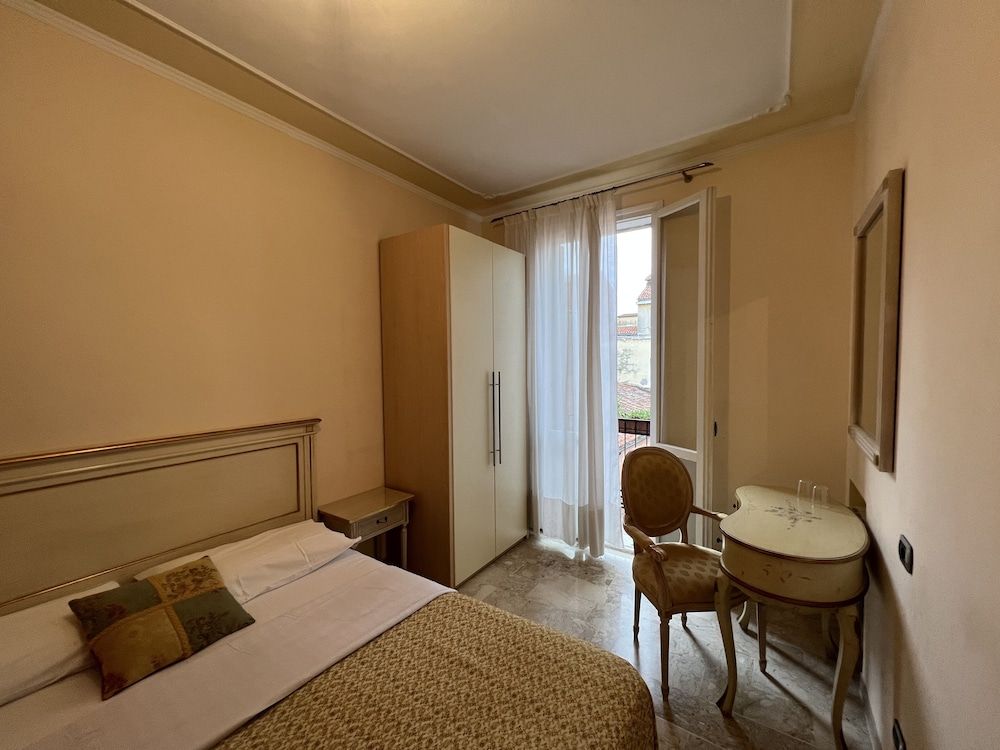 Angeles Inn Classic Double Room, 1 Queen Bed (External) 31