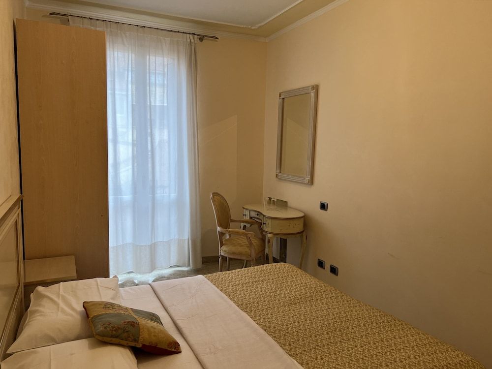 Angeles Inn Classic Double Room, 1 Queen Bed (External) 30