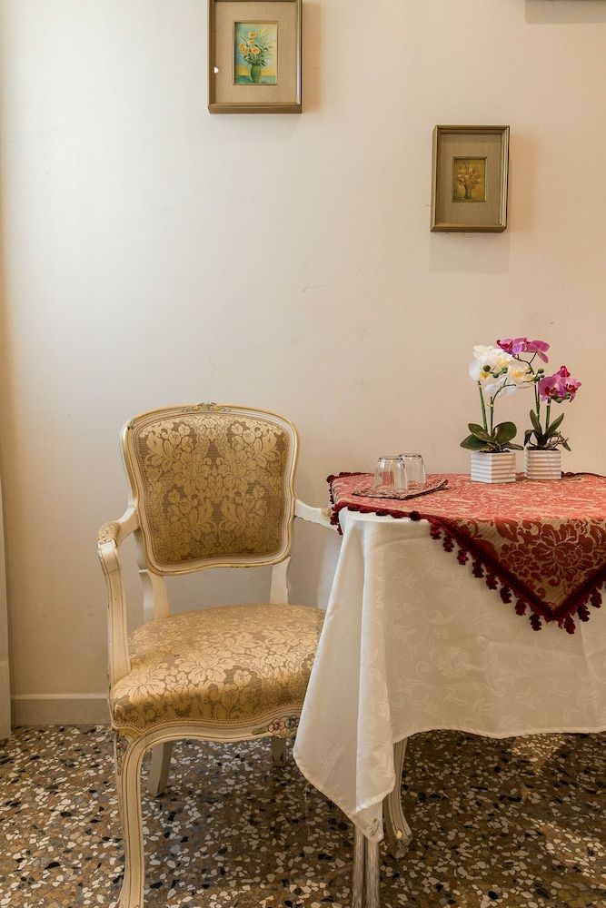 undefined Angeles Inn 10