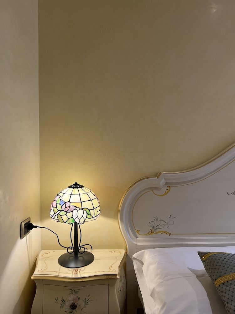 Angeles Inn Classic Double Room, 1 Queen Bed (External) 7