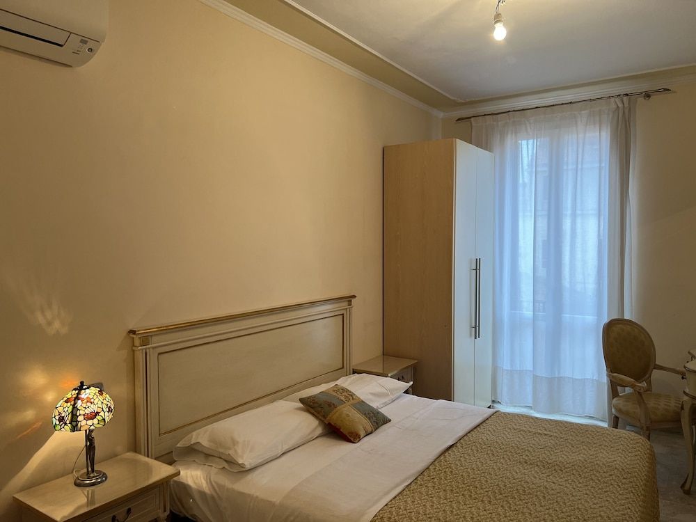 Angeles Inn Classic Double Room, 1 Queen Bed (External) 10