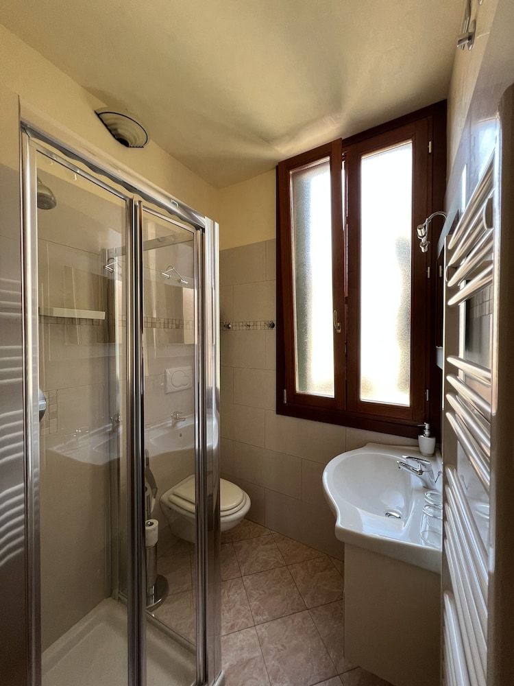 Angeles Inn Classic Double Room, 1 Queen Bed (External) 20