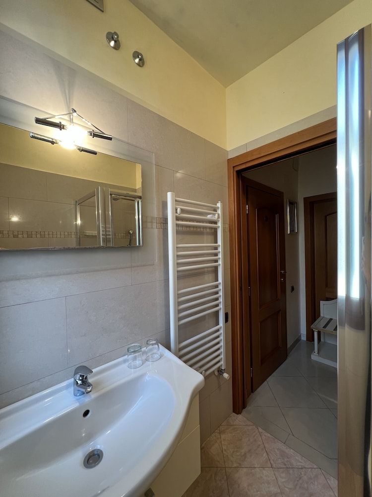 Angeles Inn Classic Double Room, 1 Queen Bed (External) 25