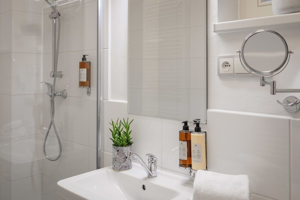 City Leaf Apartments Studio 4