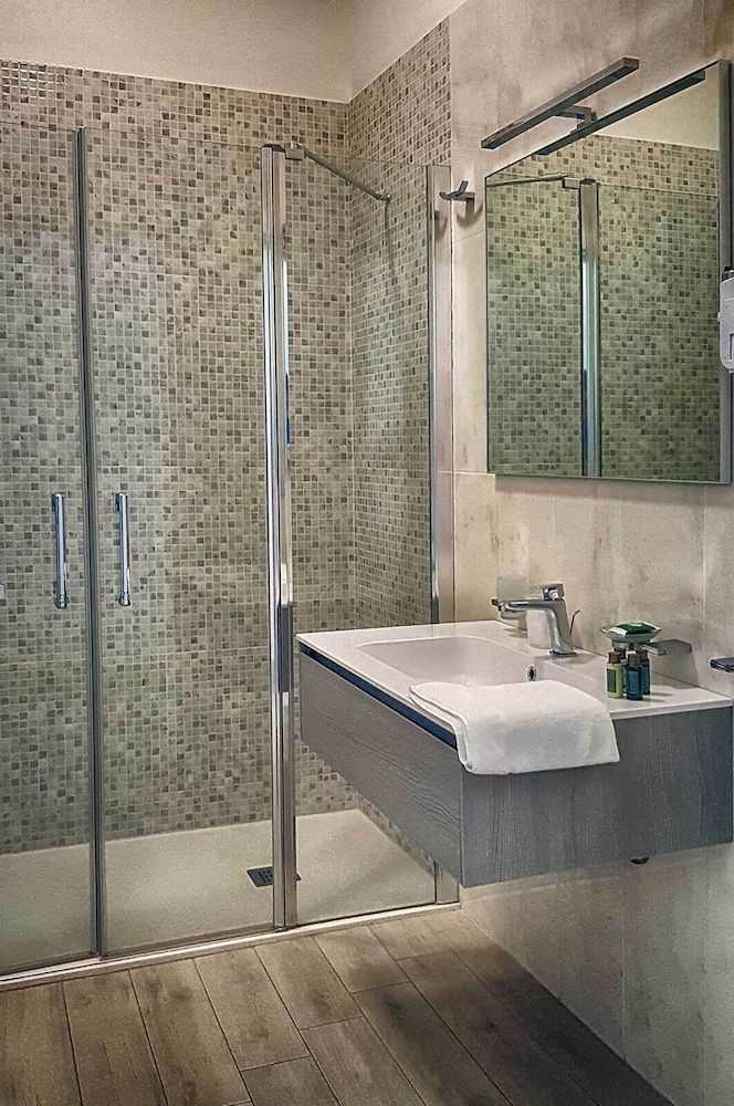 Hotel Aurora Deluxe Room, Balcony 10