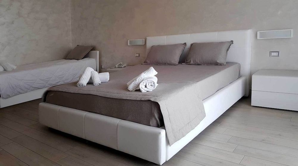 Hotel Aurora Deluxe Room, Balcony 5