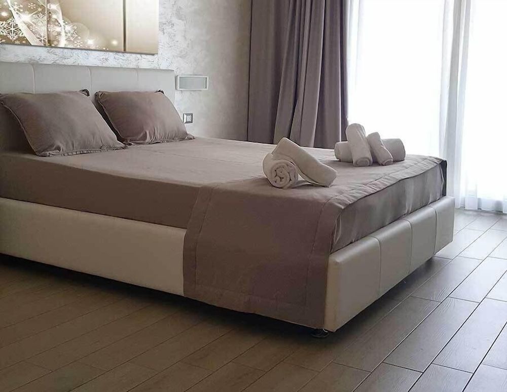 Hotel Aurora Basic Room 2